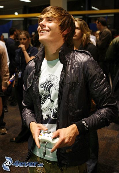 [obrazky.4ever.sk] zac efron, gamepad, spevak 6622556.jpg